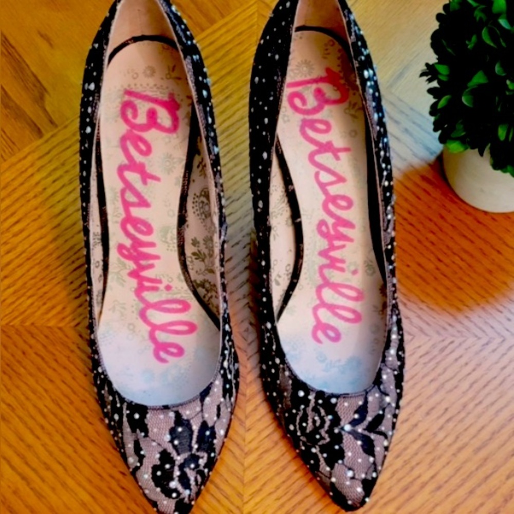 Like New! Betsey Johnson “Betseyville” Heels
